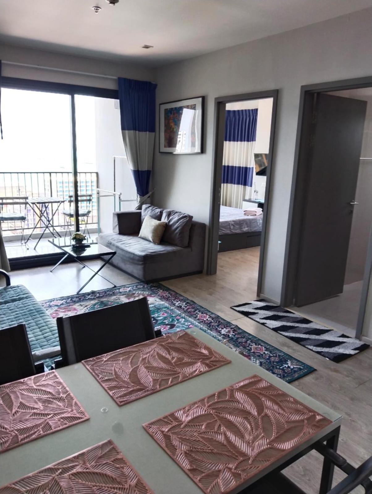 The Base Deluxe Apartamento Pattaya Exterior foto