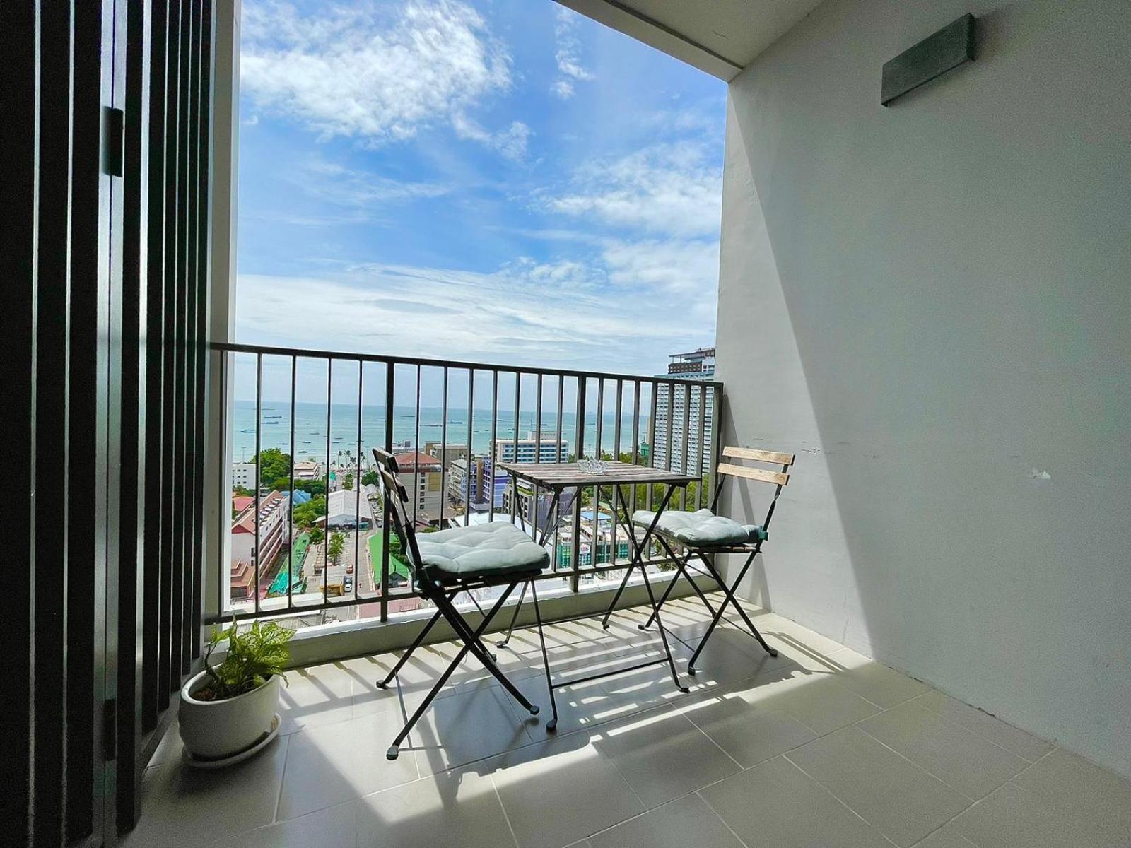The Base Deluxe Apartamento Pattaya Exterior foto