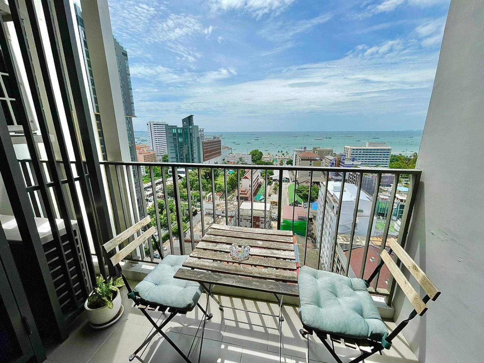 The Base Deluxe Apartamento Pattaya Exterior foto