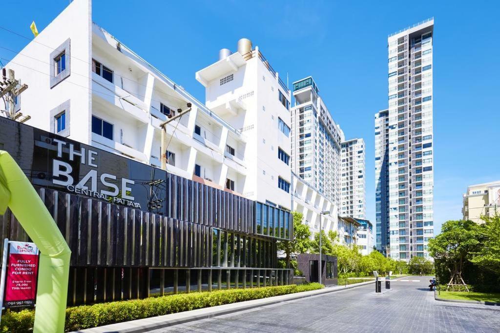 The Base Deluxe Apartamento Pattaya Exterior foto