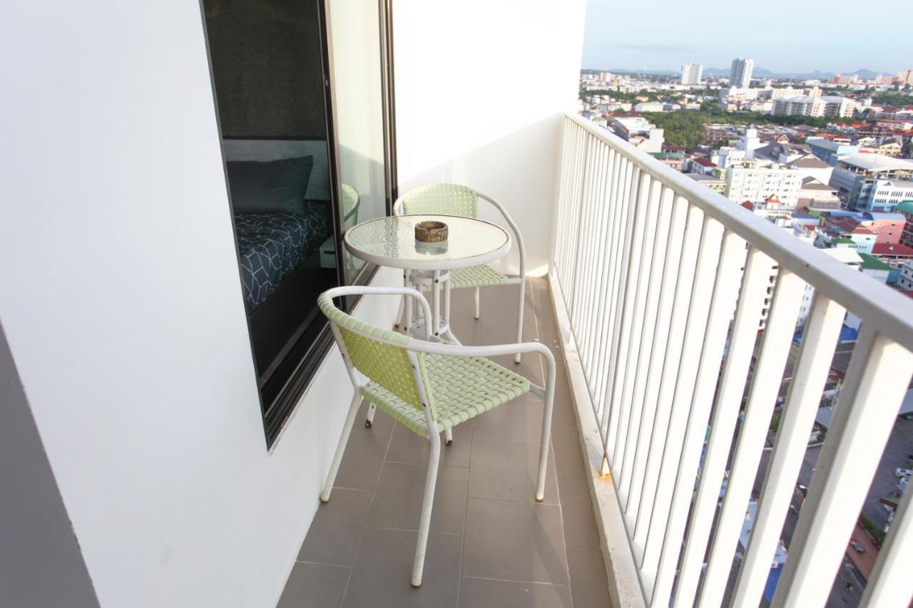 The Base Deluxe Apartamento Pattaya Exterior foto