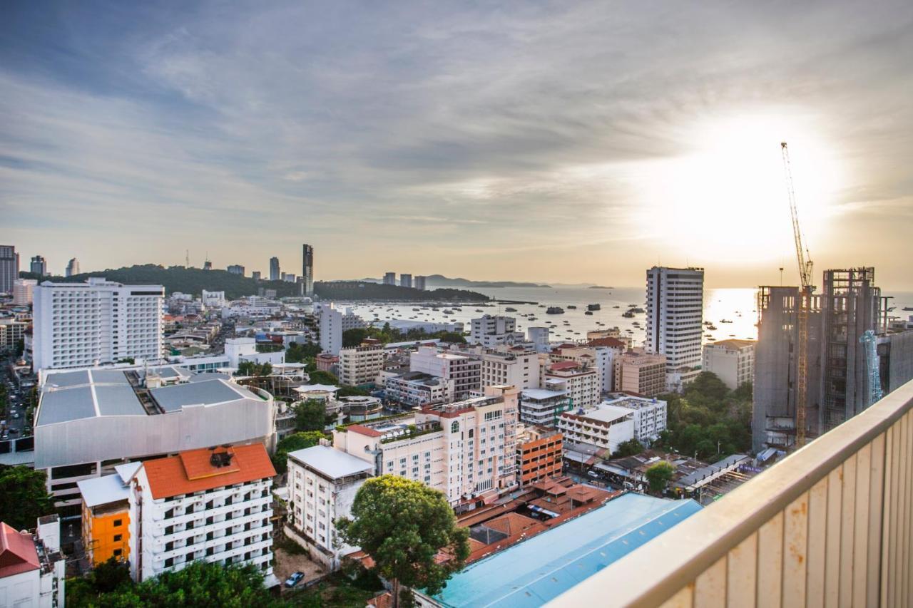The Base Deluxe Apartamento Pattaya Exterior foto