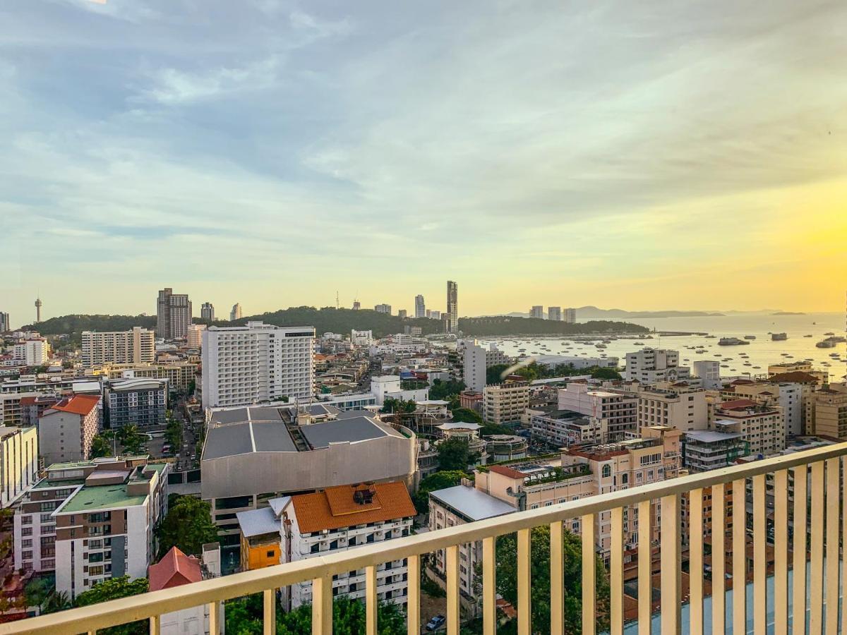 The Base Deluxe Apartamento Pattaya Exterior foto
