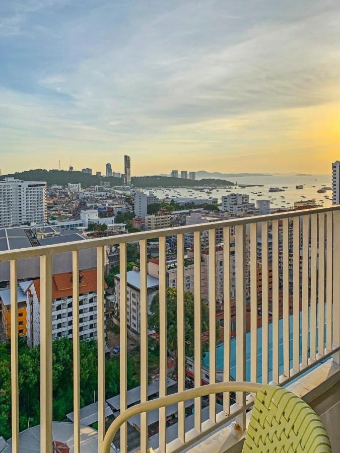 The Base Deluxe Apartamento Pattaya Exterior foto